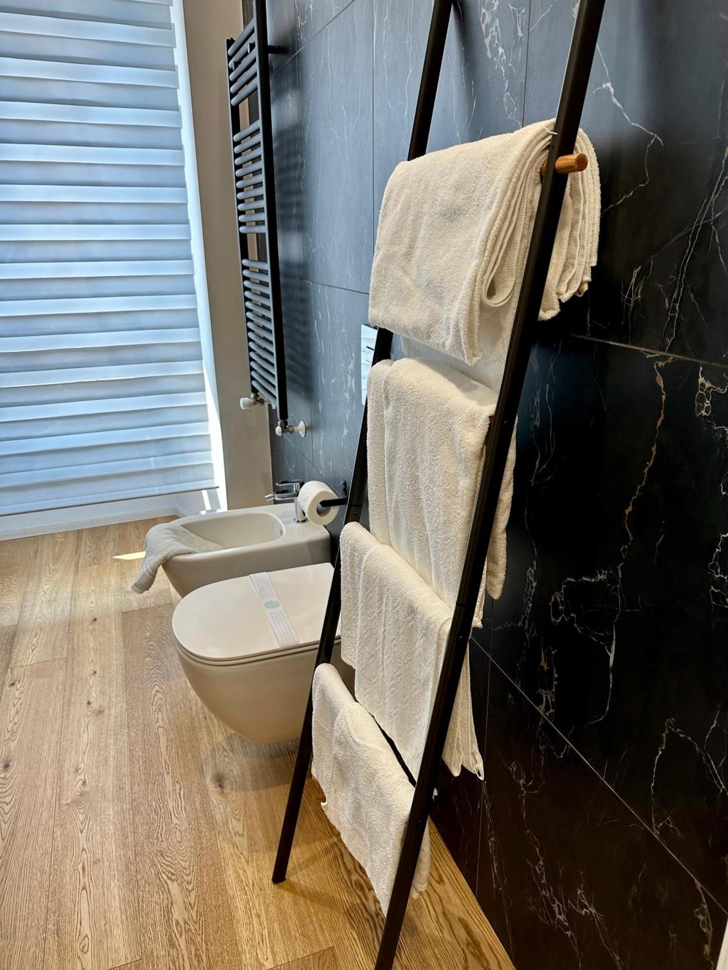 Lr Deluxe Apartments - Fondazione Prada - Metro M3 Milano Eksteriør billede